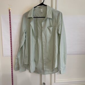 Lululemon full day ahead  Long Sleeve Buttondown Shirt in Pale Mint Green Size 8